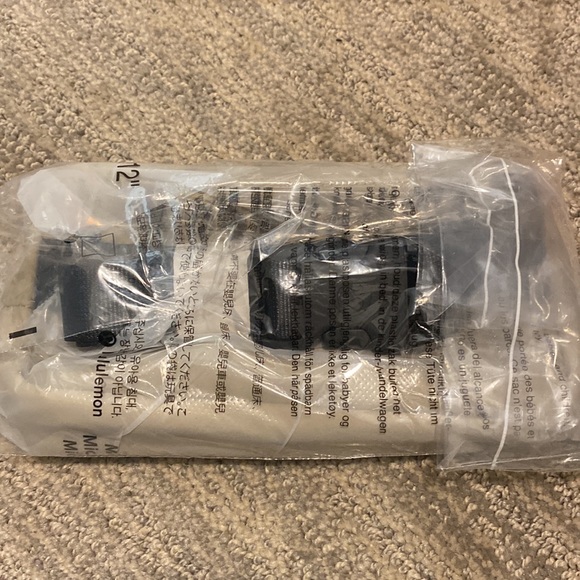 LULULEMON MINI BELT BAG- RARE (TRENCH COLOR) - Picture 6 of 6